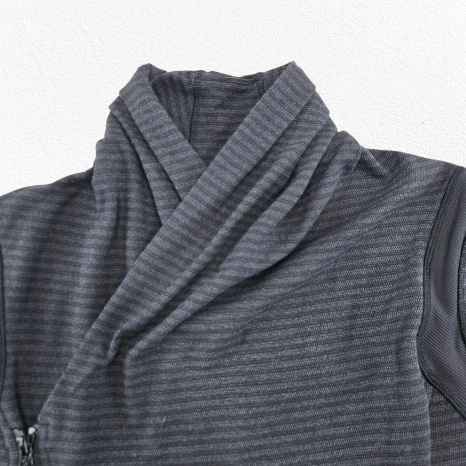 Lululemon Gray Microstripe Scuba Funnel Neck Asymmetrical Zip Wrap Jacket Size 6 - Image 3
