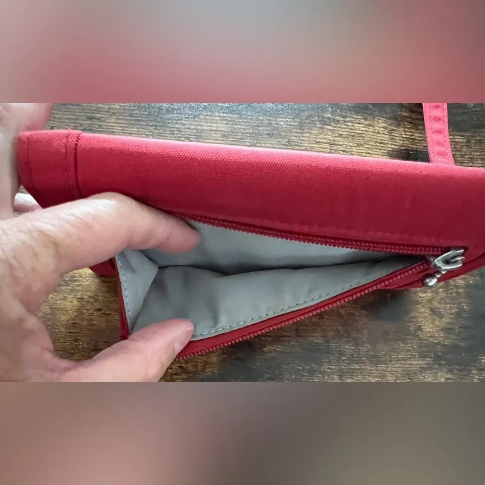 Baggallini  | woman’s wristlet/wallet - Image 5