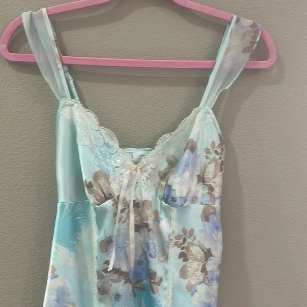 Matching set night gown robe set it’s beautiful - Image 5