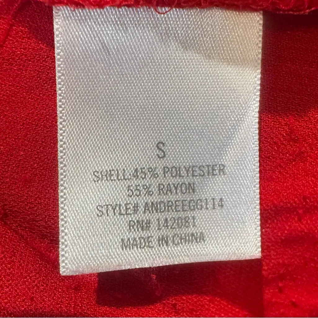 Francesca’s Miami red tie front smocked vneck jumpsuit size small - Image 5