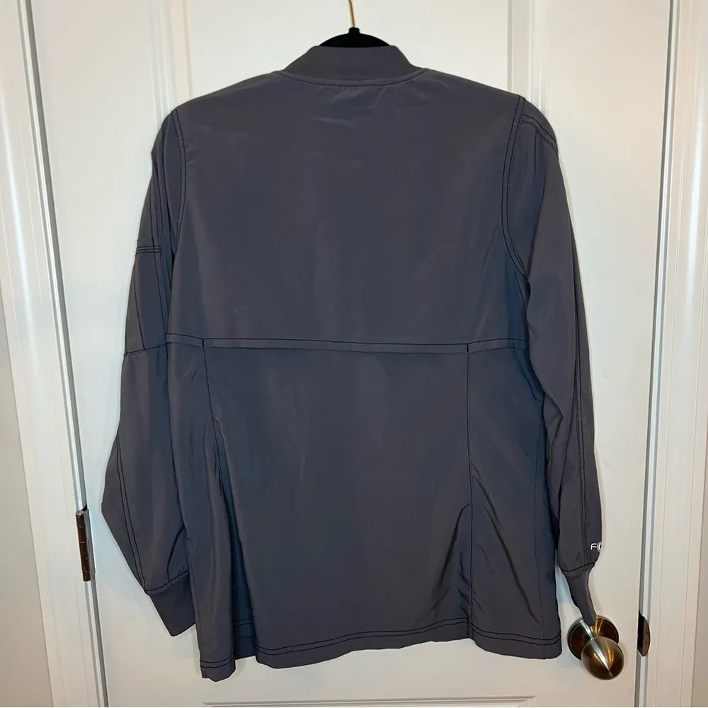 Carhartt women’s jacket sz medium modern fit - Image 2