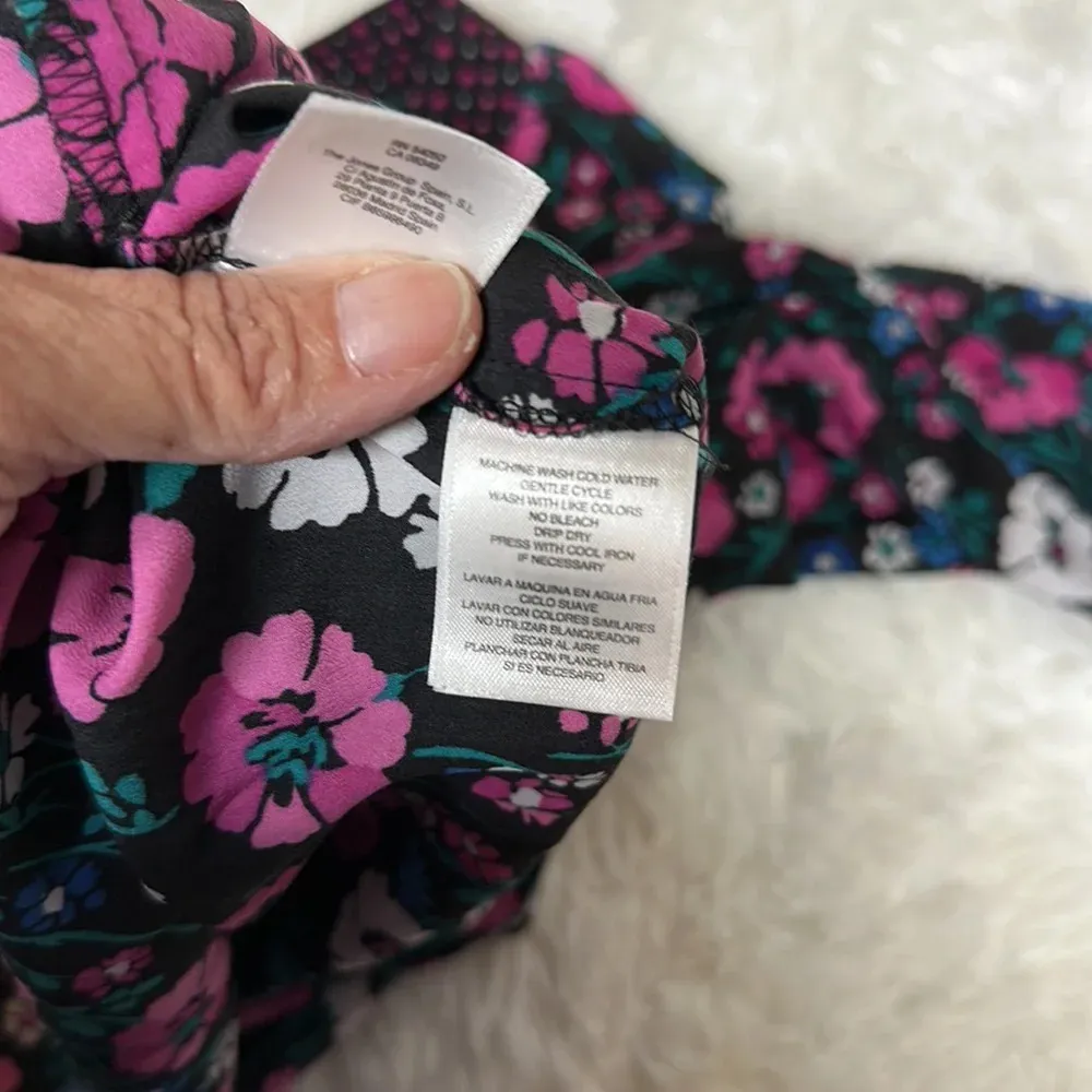 Jones New York Signature Woman Floral Blouse - Image 7