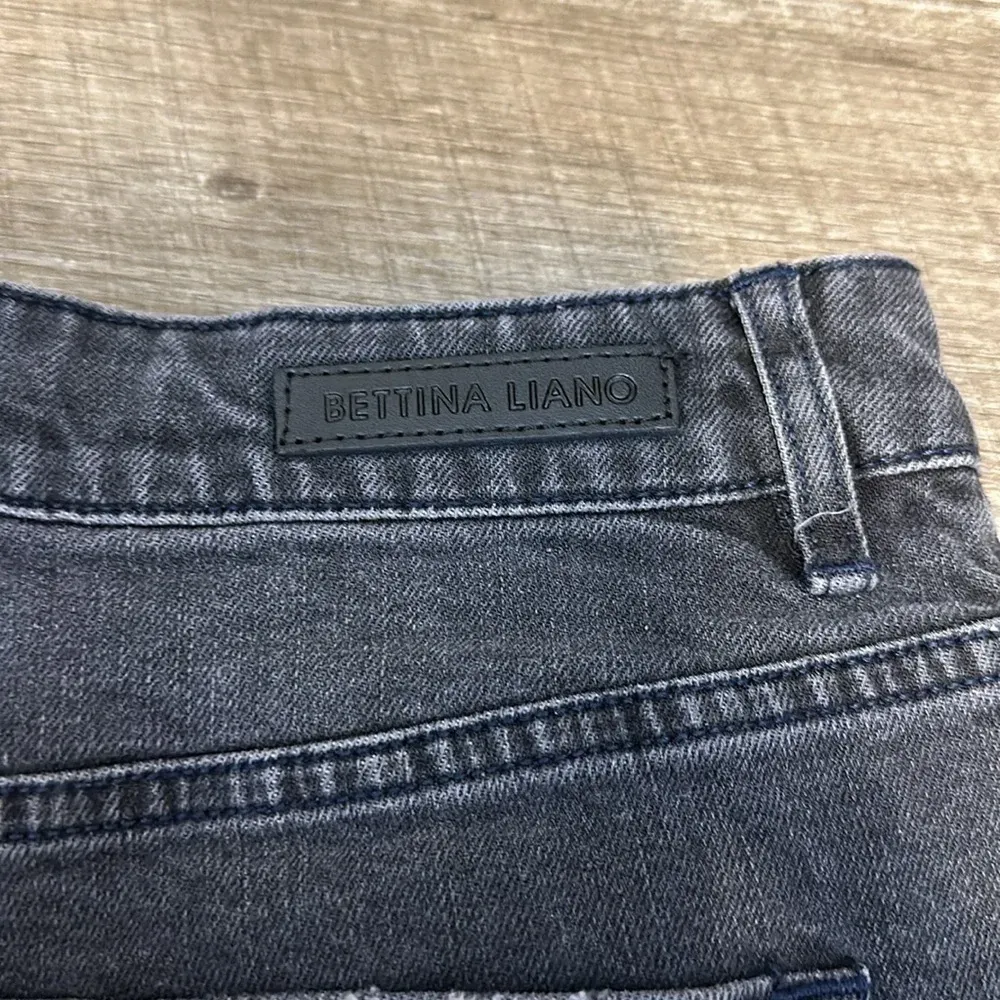 Bettina‎ liano black distressed denimn jean shorts w raw hem EUC**C Size 10 - Image 5