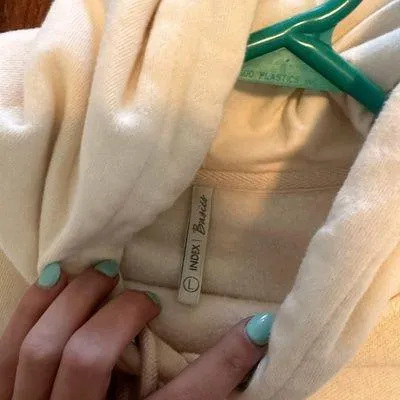 H & M Cropped Hoodie - Image 3