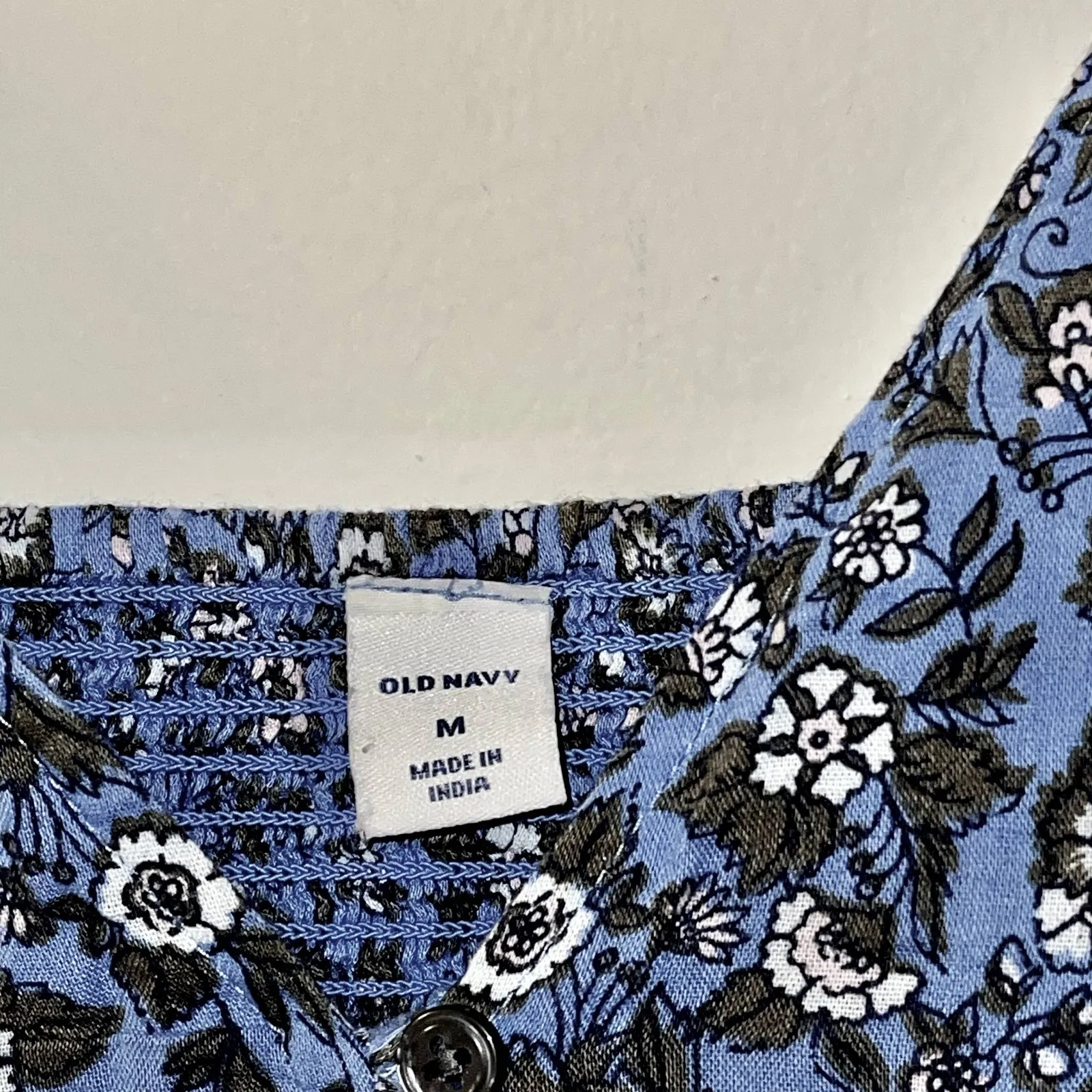 Old Navy | Blue Floral Waist-Defined V-Neck Button Front Blouse | Medium - Image 8