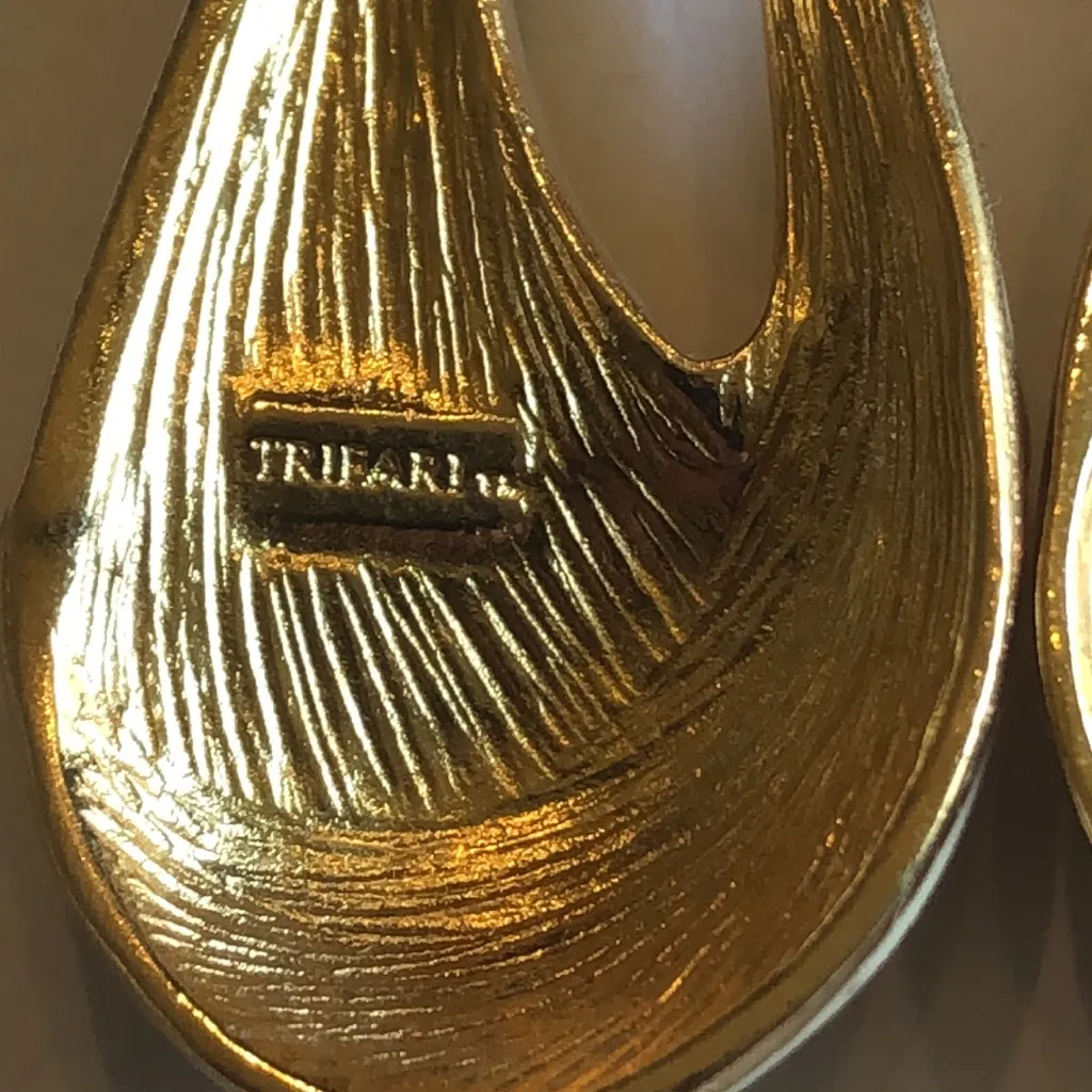 Trifari Vintage Cream Enamel Gold Tone Retro Boho Teardrop Earrings - Image 5