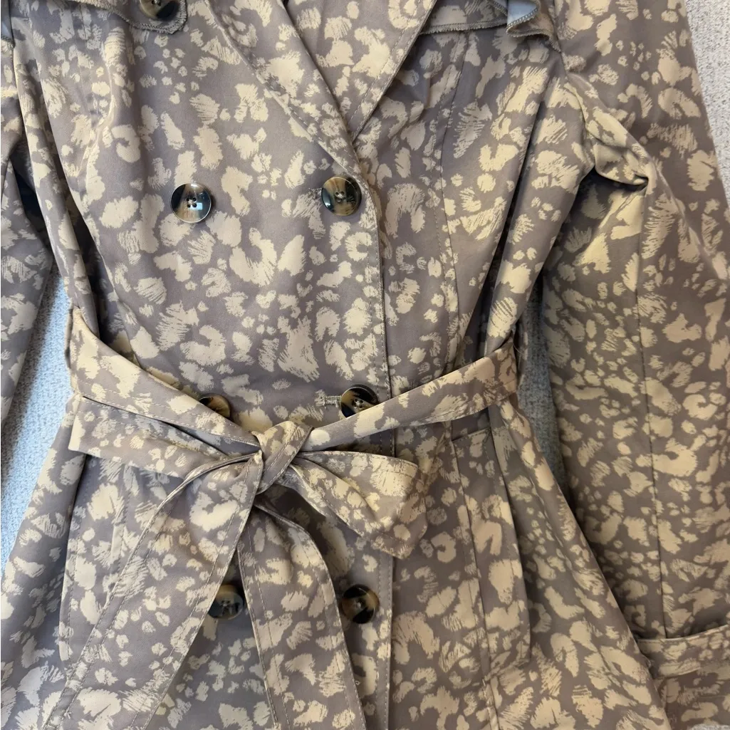 Anthropologie Daughters of the Liberation Womens 10 Taupe Print Belted‎ Jacket - Image 2