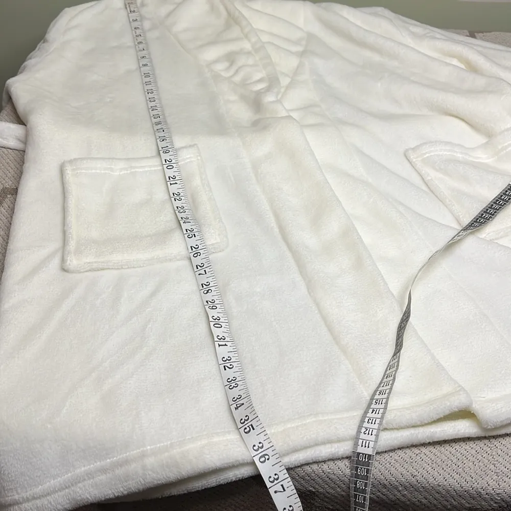 Montauk White super soft front pockets luxury tie waist robe, one size fits most - Image 3