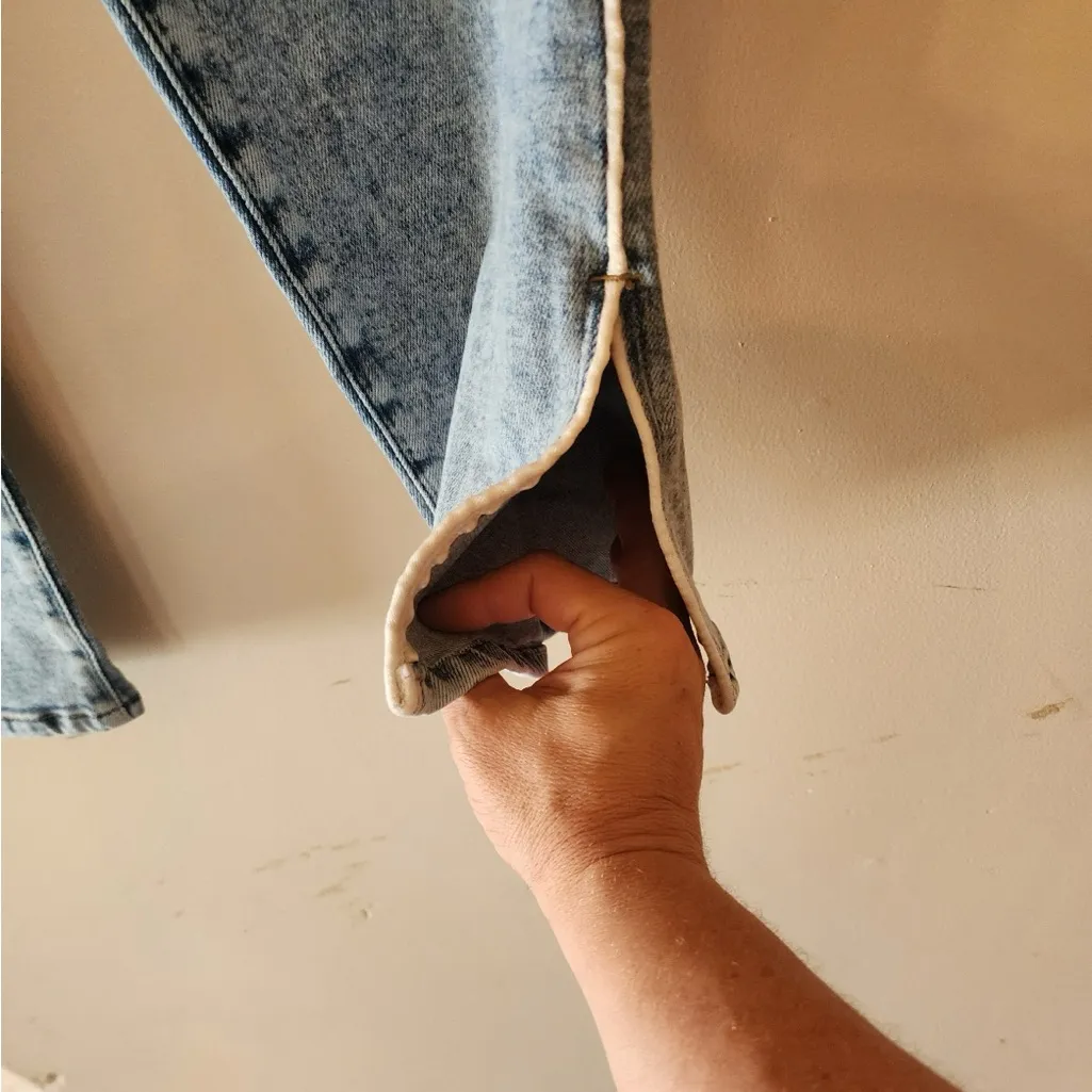 Paige Cindy Straight Leg cropped Light Wash Jeans Size 30 - Image 2