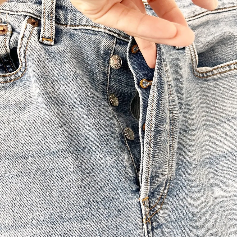 Re/Done 90s High Rise Ankle Button Fly Crop in Mid 90s Denim - Image 5