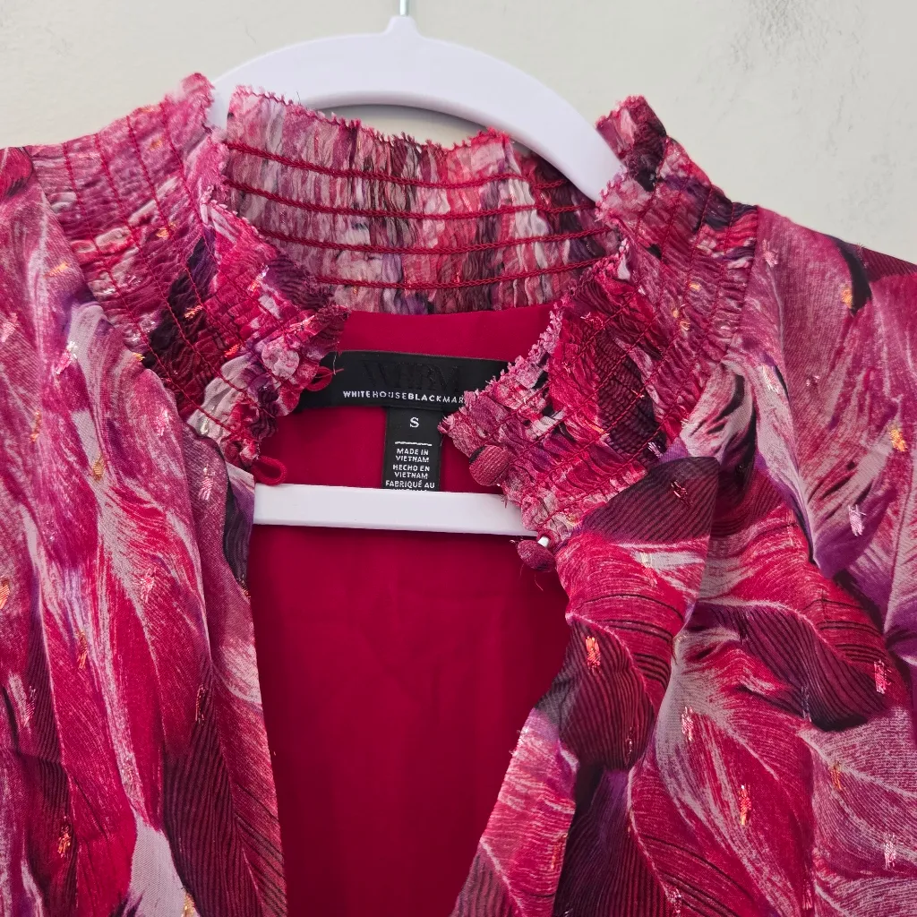 White House Black Market Sleeveless Red and Pink Feather Print Blouse - Image 4