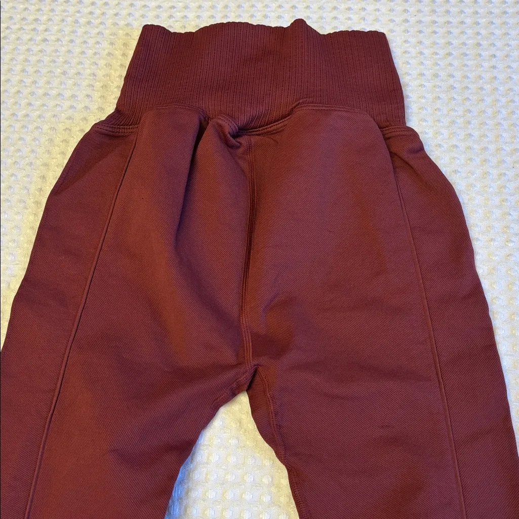 NEW! Free People Movement Wine Burgundy Textured Ribbed Leggings Size XS/S - Image 8