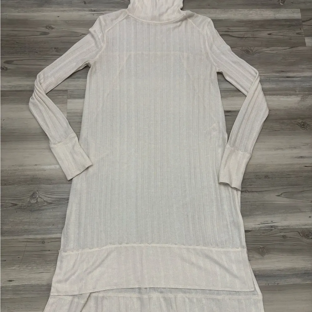 Free People cream almost spring funnel tunic size medium - Image 4