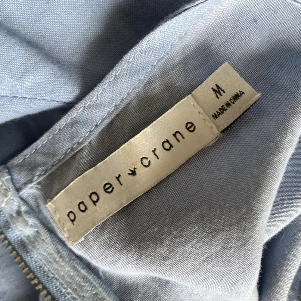 PAPER CRANE Ruffle Sleeve Dress Womens Sz Medium Blue Chambray Embroidered Hem - Image 7