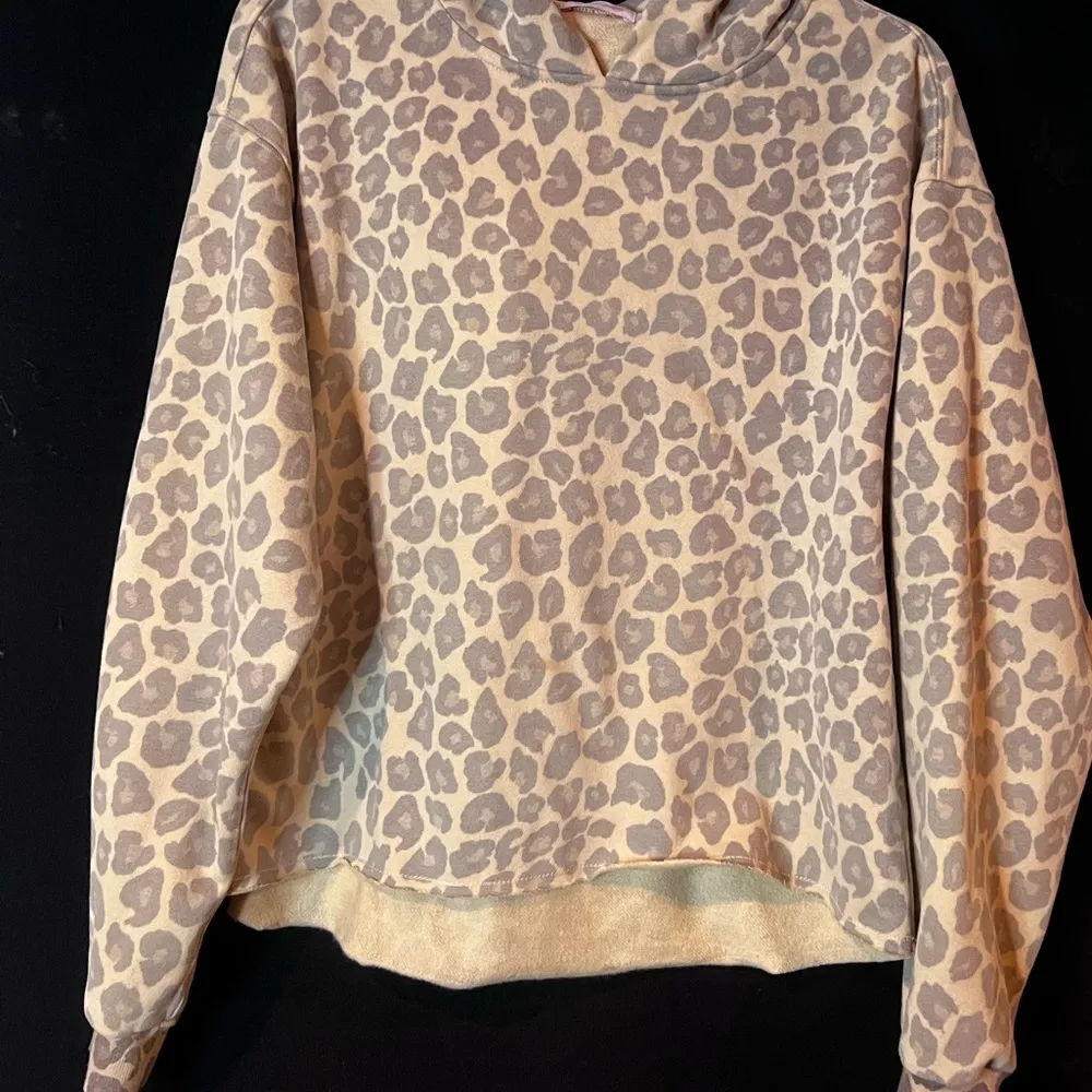 Leopard Print Hoodie by pink lily size small over sized cropped style - Image 4