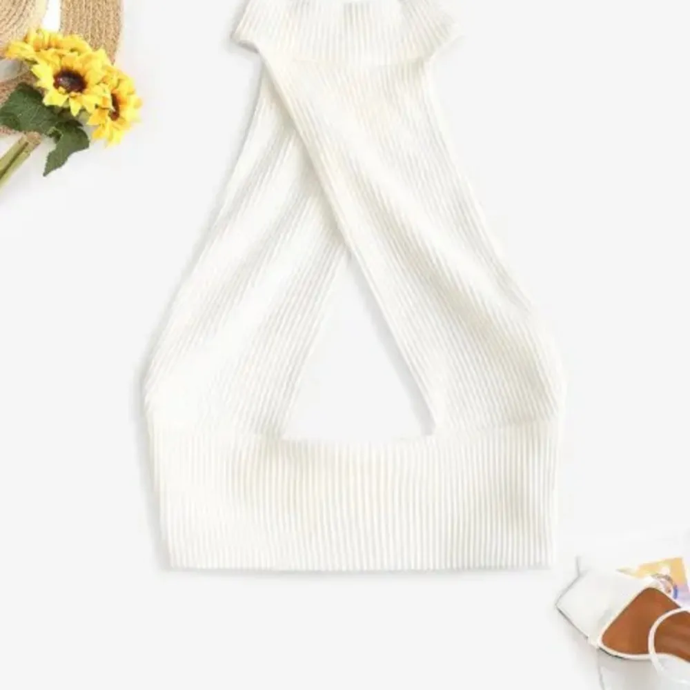 Zaful Halter Neck Short Top And Open Back - White - Image 3