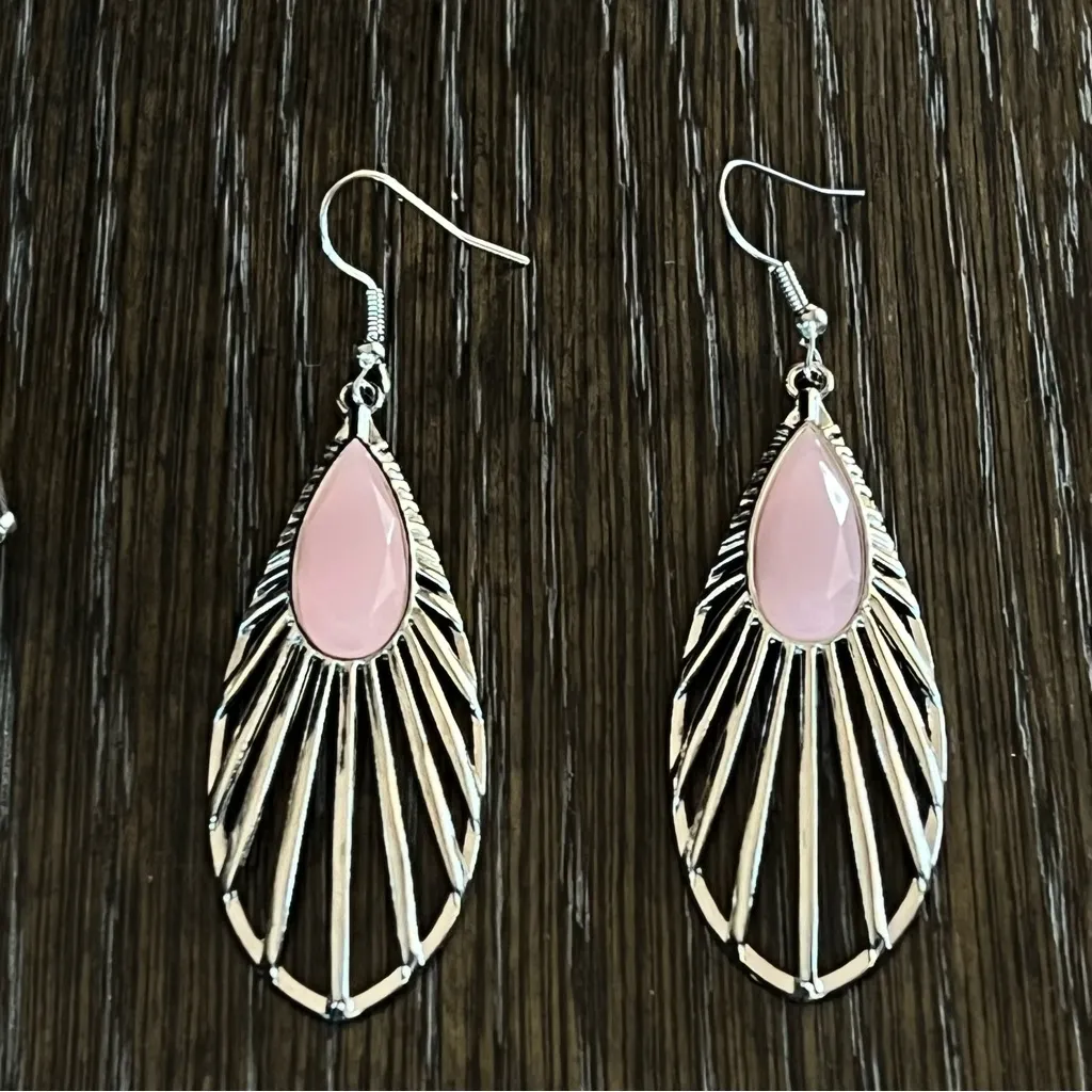 NEW Custom Jewelry Statement ring and 2 pairs of Earrings, pink - Image 5
