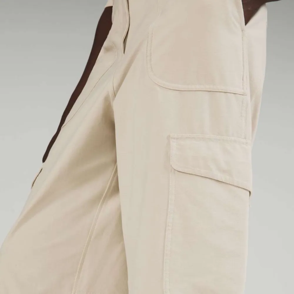 Lululemon Light Utilitech Cargo Pocket High-Rise Pant - Image 10