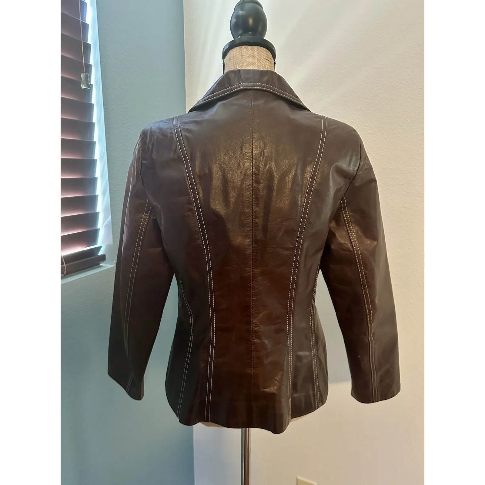 Guns and Leather Argentinian Jacket Fits a Women's Small, Maroon Red - Image 5