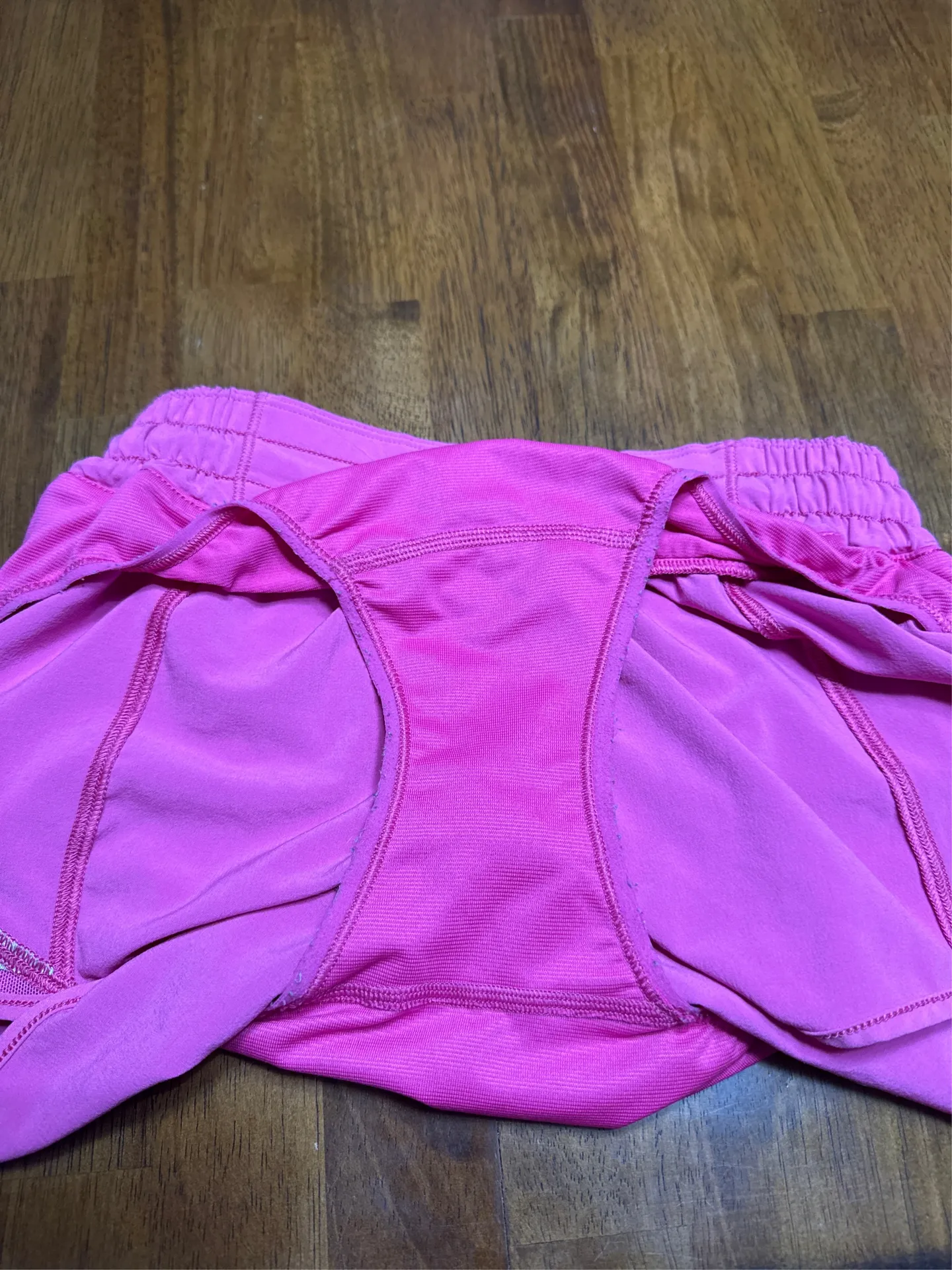 Lululemon Shorts Hotty Hot 2.5" Low-Rise - Image 4