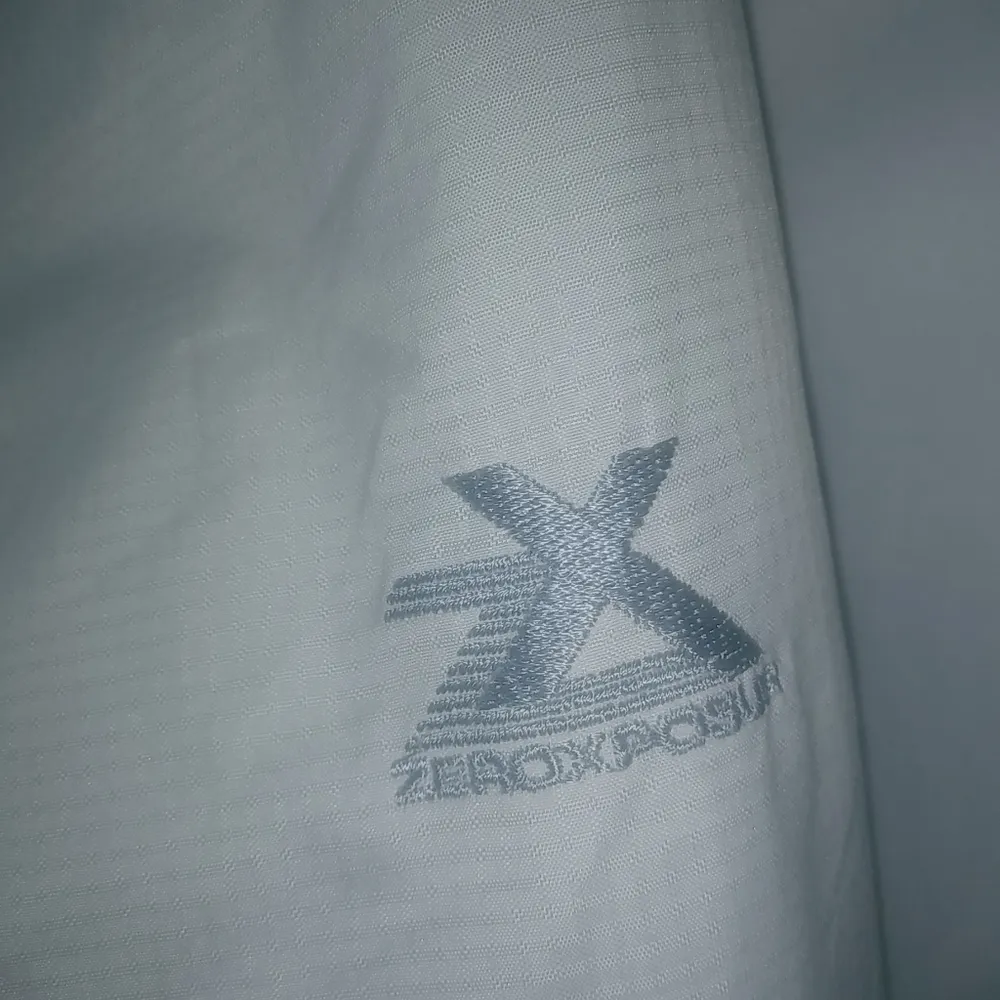 ZeroXposur L Hoodie Embroidered White Ski Jacket - Image 3