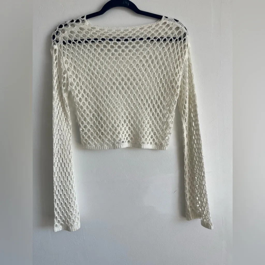 Chic White Crochet Long Sleeve Crop Top - Image 4