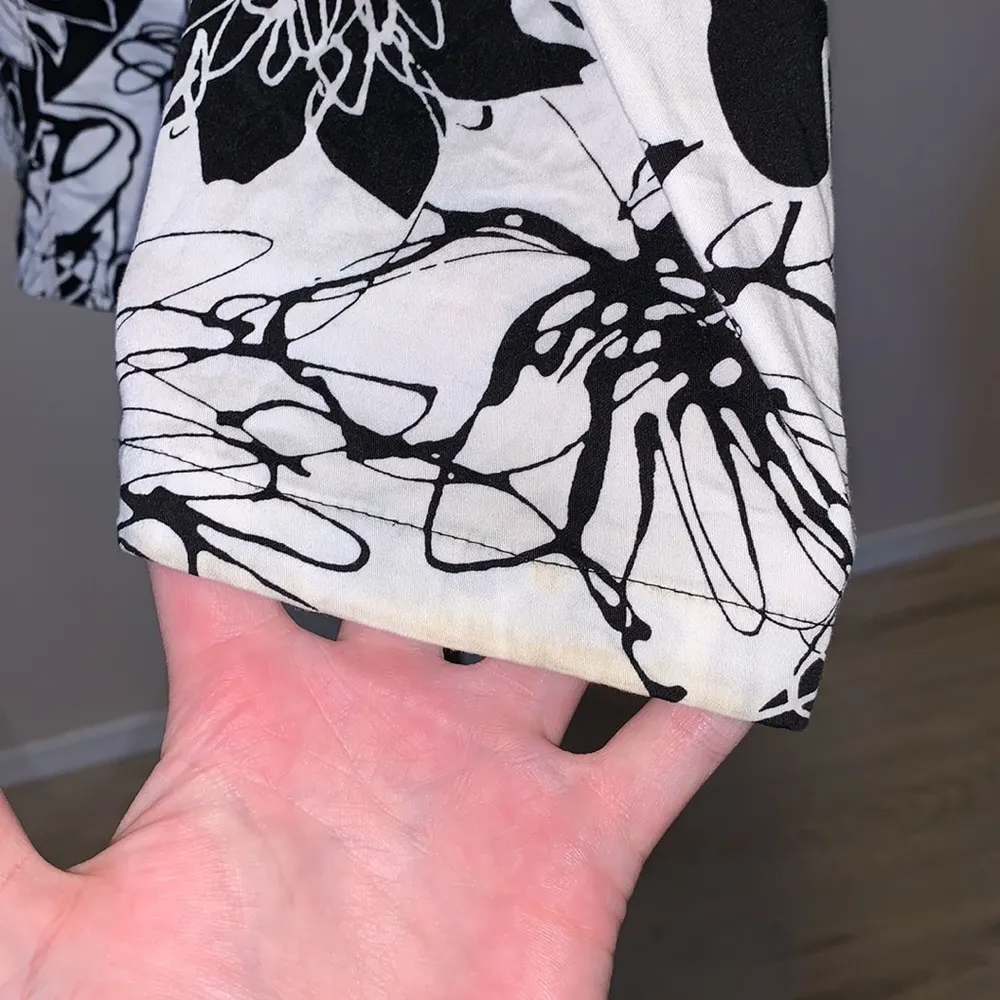 Coldwater Creek black & white floral petite 3/4 sleeve button Down blazer - Image 4