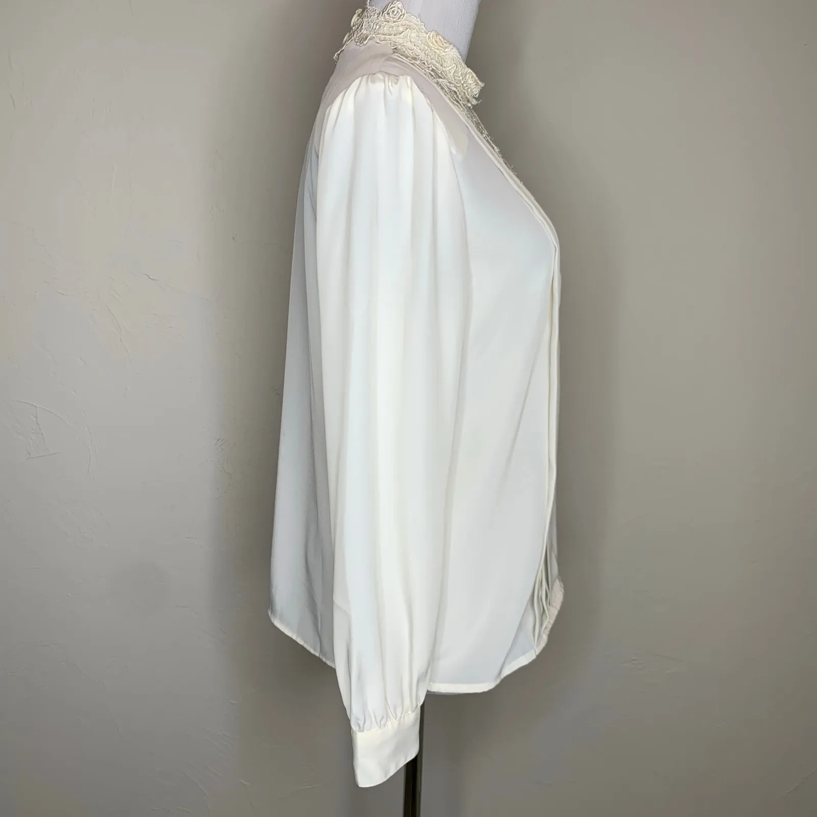 Vintage Cream Pleat Front Lace High Neck Blouse Sz 6 - Image 4