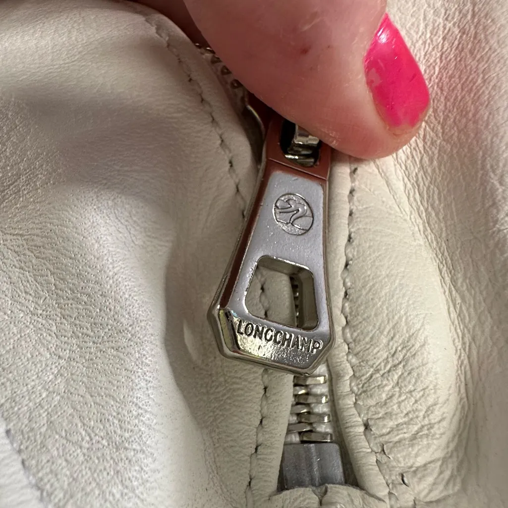 Longchamp • LM Cuir Embossed Logo Metal Luggage Tag White Double Shoulder RARE - Image 7