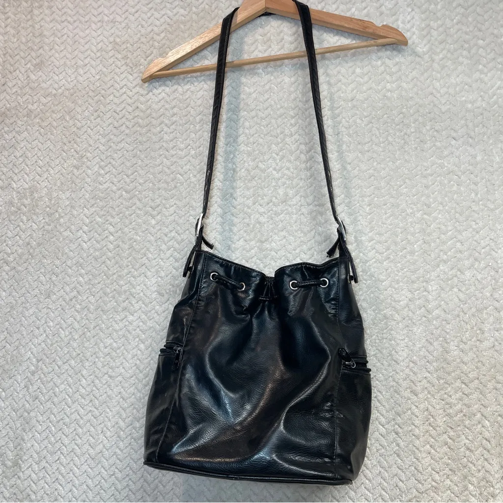 Vtg First Issue Liz Claiborne Drawstring Bucket Bag Black Faux Leather 90s 80s - Image 9