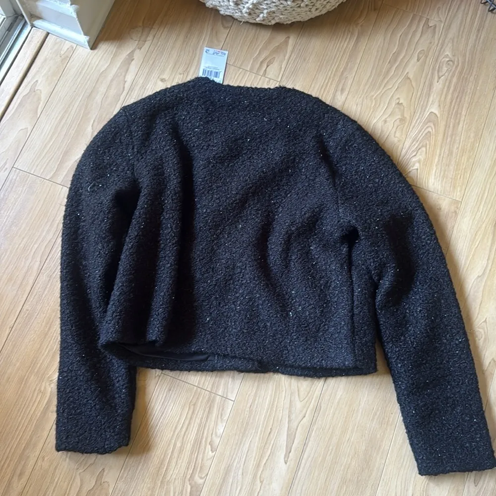 Chic Black Button-Up Jacket - Image 4