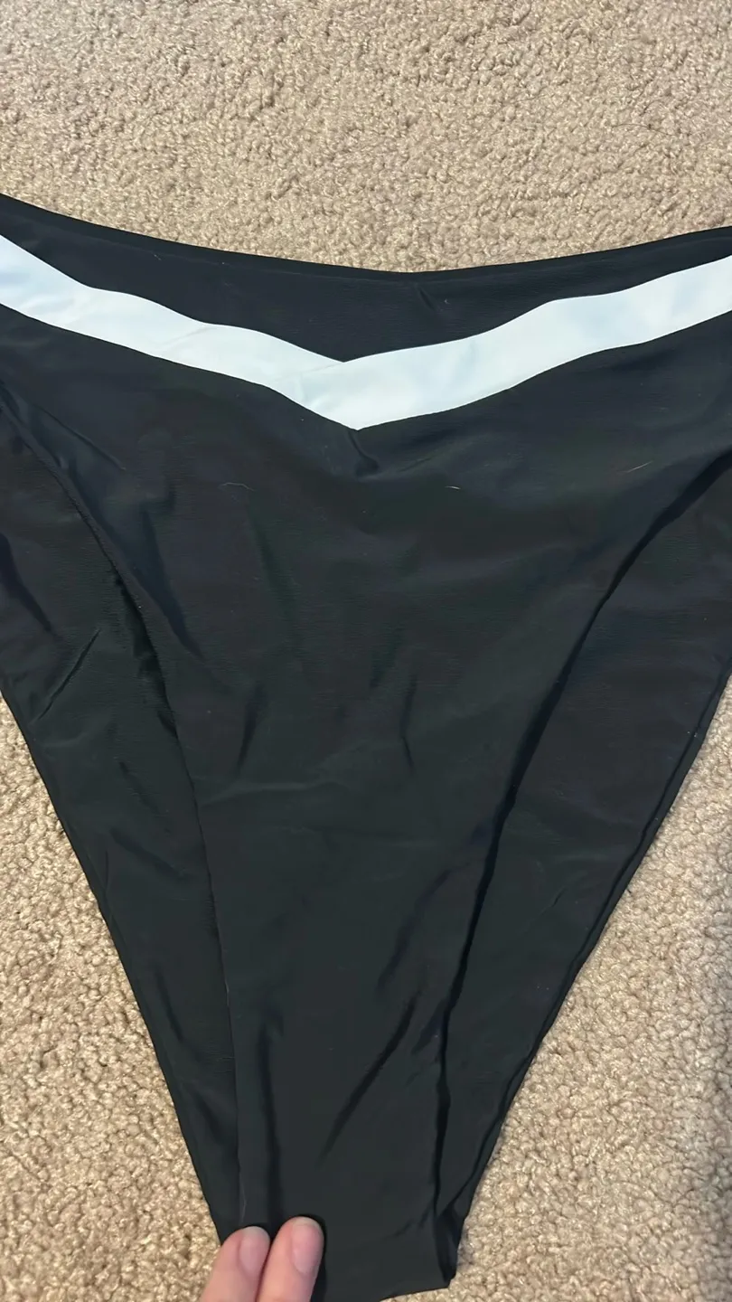 Black and White Bikini Set Size XL - Image 3