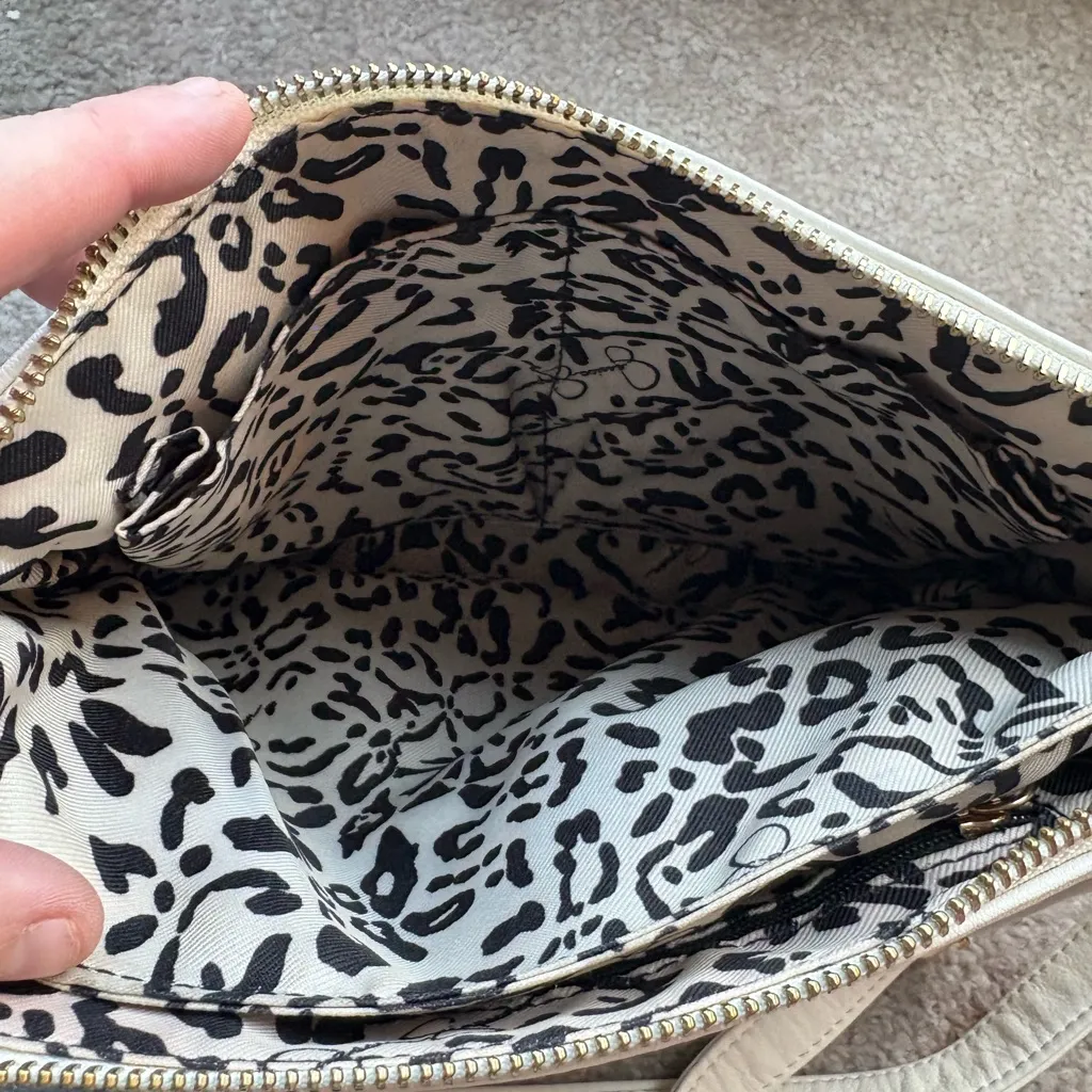 White Faux Leather Crossbody Bag Jessica Simpson Gold Chain Accent - Image 9