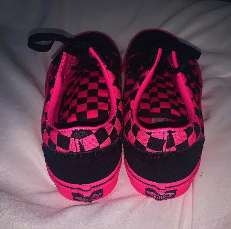Vans TODAY ONLY Pink Checkered  low top - Image 2