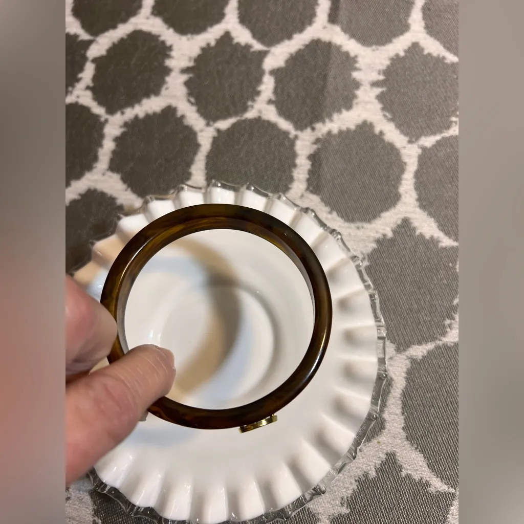 Tortoise Brown Bracelet with Gold Spiral detail
Classic minimalist accessory - Image 6