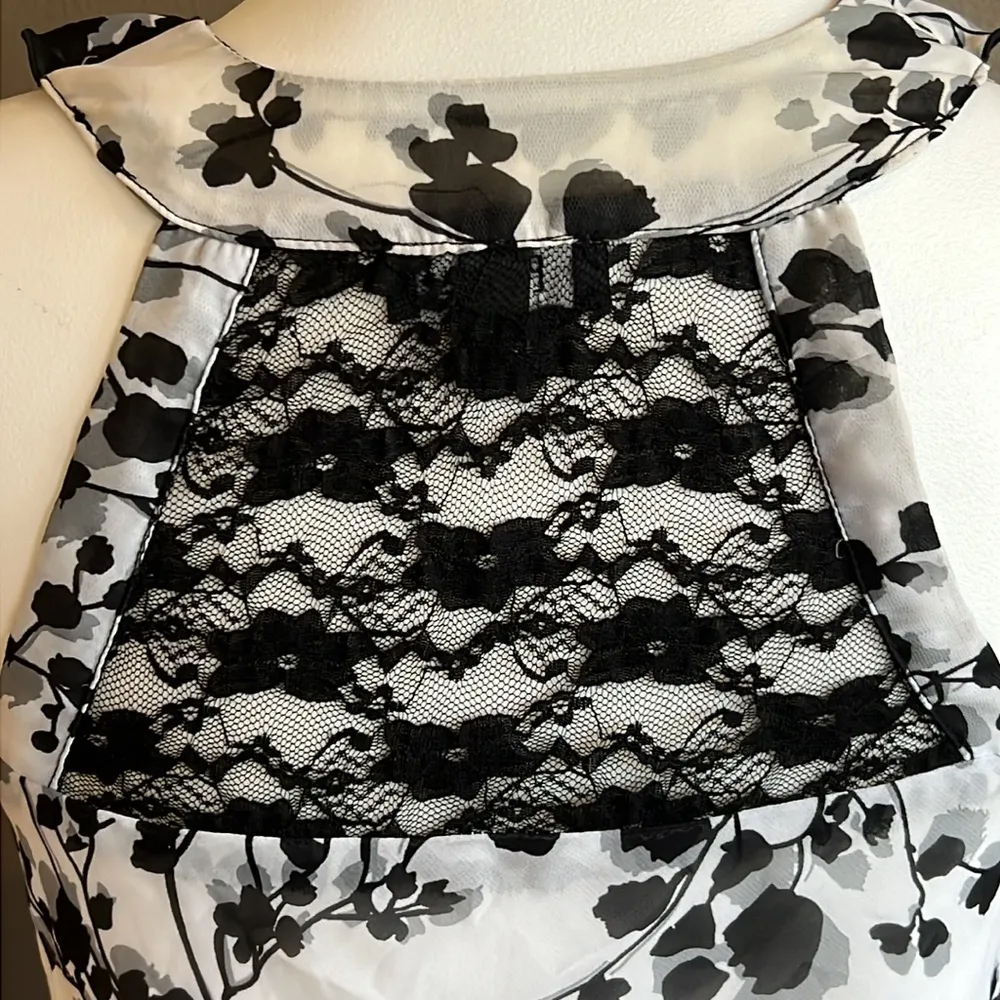 BCX Black & White Sleeveless Ruffle Front Lace Inset Top Size Small - Image 6