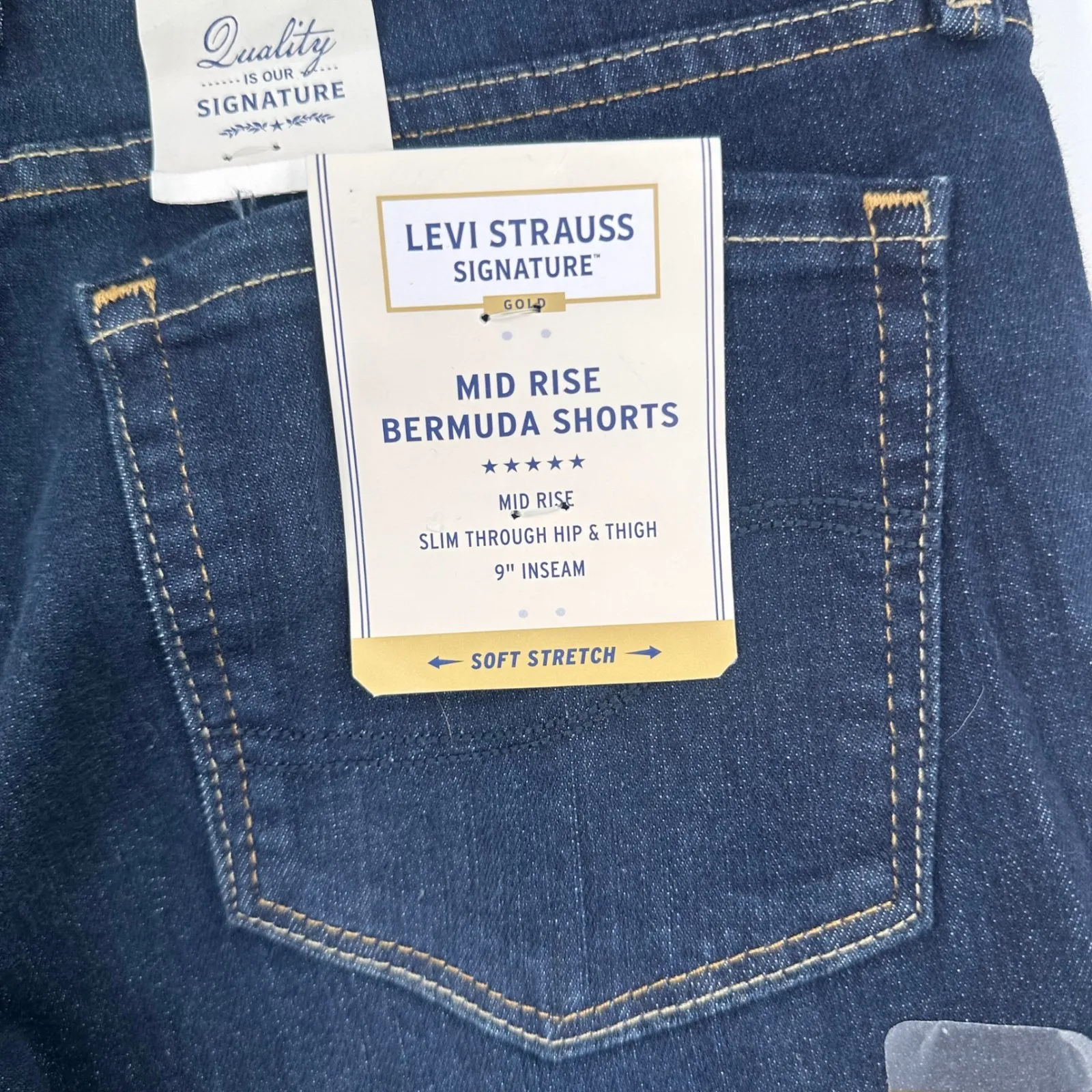 NWT Levi‎ Strauss Women's Size 2 W26 Dark Wash Bermuda Denim Shorts 9" inseam Blue - Image 4