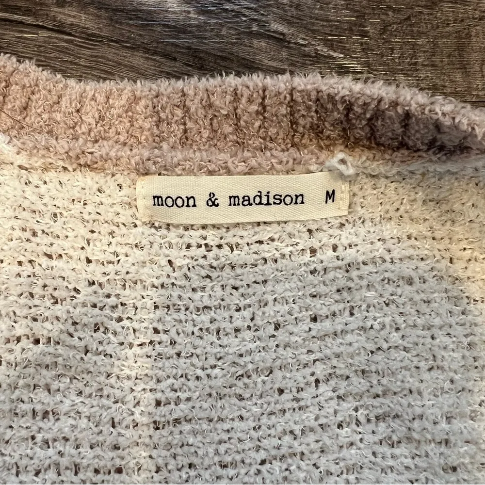 Moon and Madison Beige and Cream Super Soft and Cozy Star Cardigan Size Medium Tan - Image 4