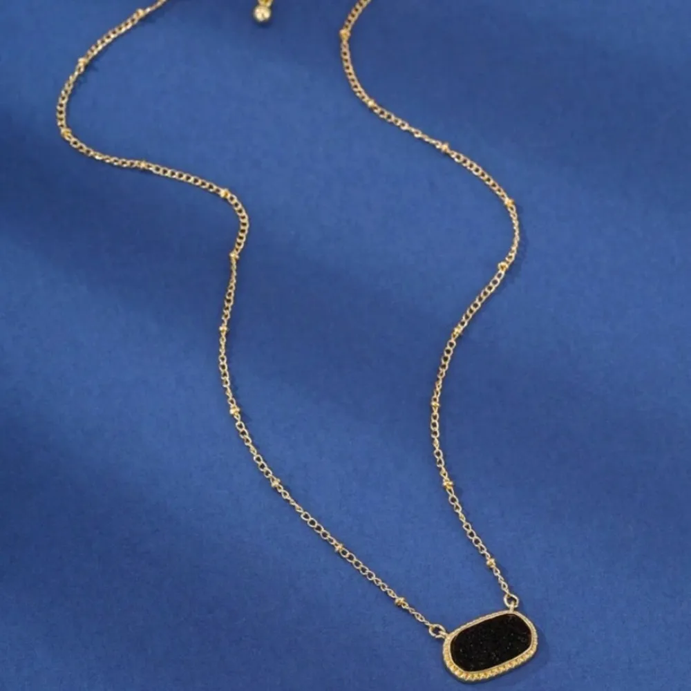 Black Sparkle Oval Pendant Necklace - Image 3
