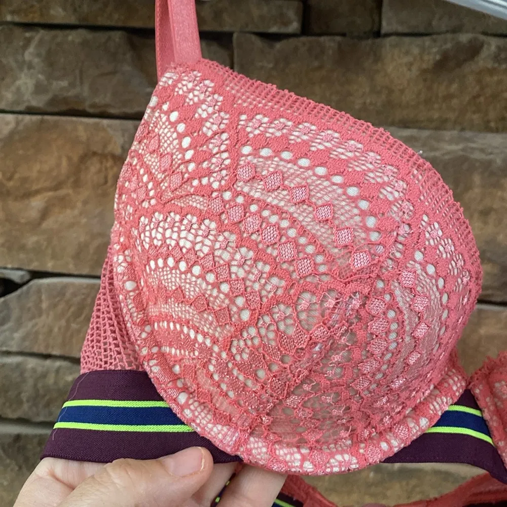 Victoria’s Secret Very Sexy lightly lined plunge bra 32C lace mesh stripe - Image 2
