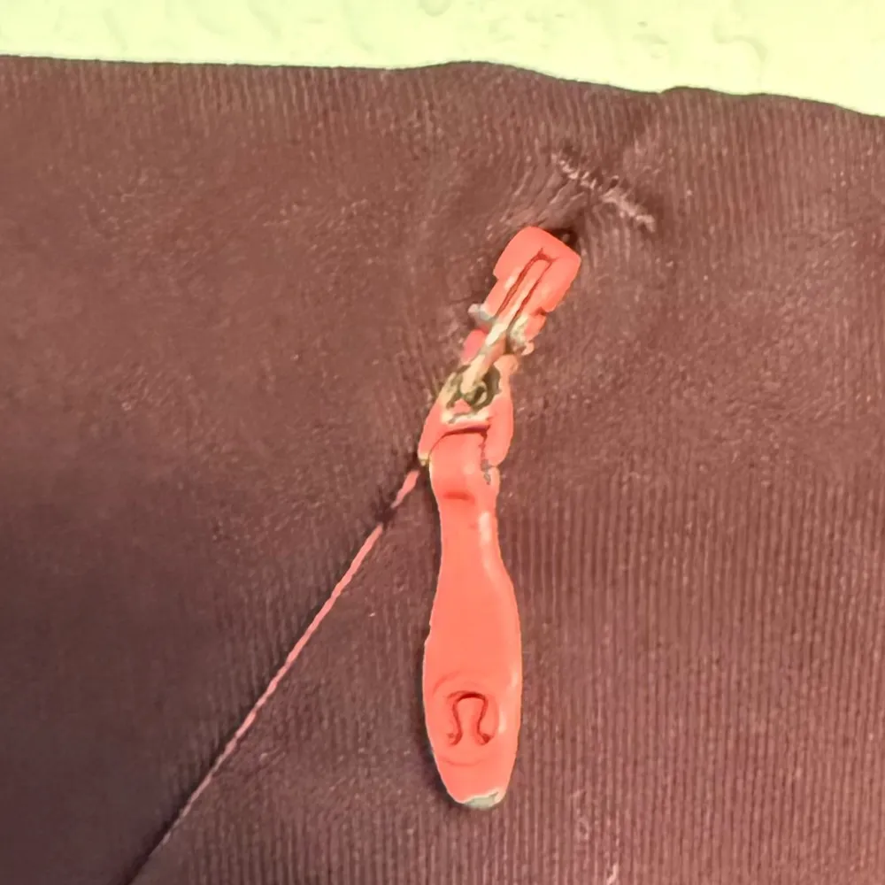 Lululemon All Meshed Up 7/8 Tight Legging Bordeaux Drama / Flash Light Size 4 - Image 11