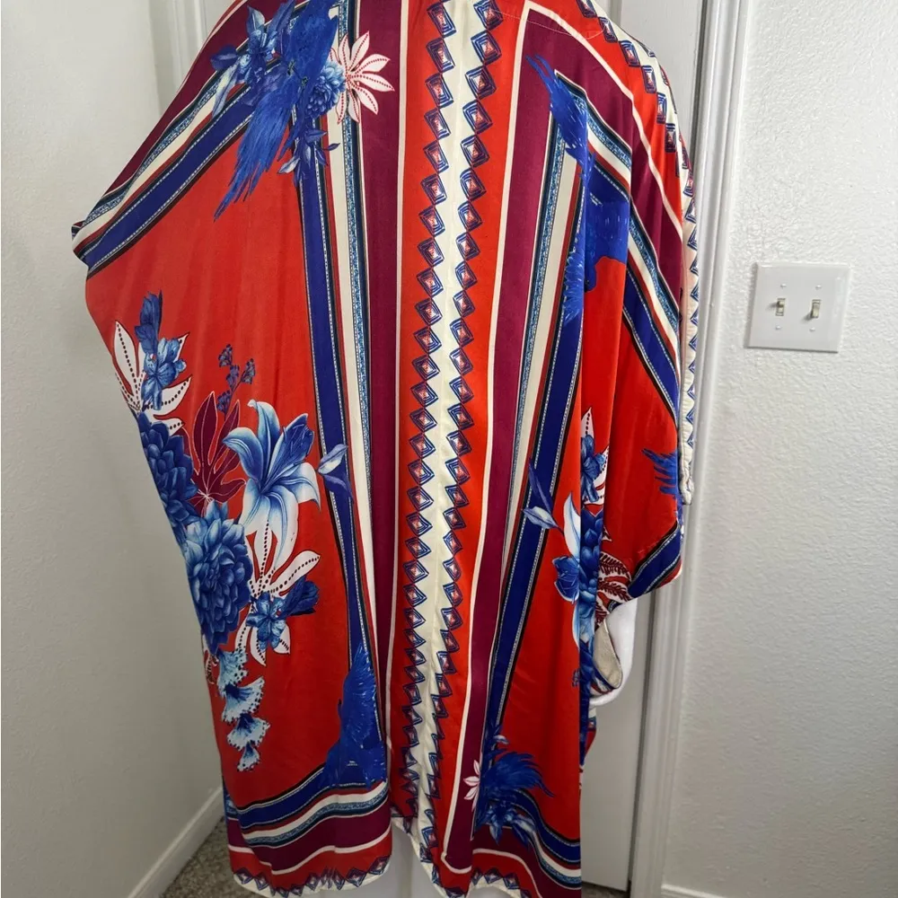 Farm Rio Macaw Red and Blue Geometric duster with Flowing Sleeves. - Image 9