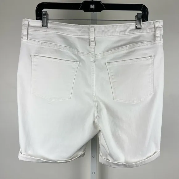 Universal Thread White Denim Shorts 14/32R‎ | Summer Classic, BBQ-Approved - Image 2