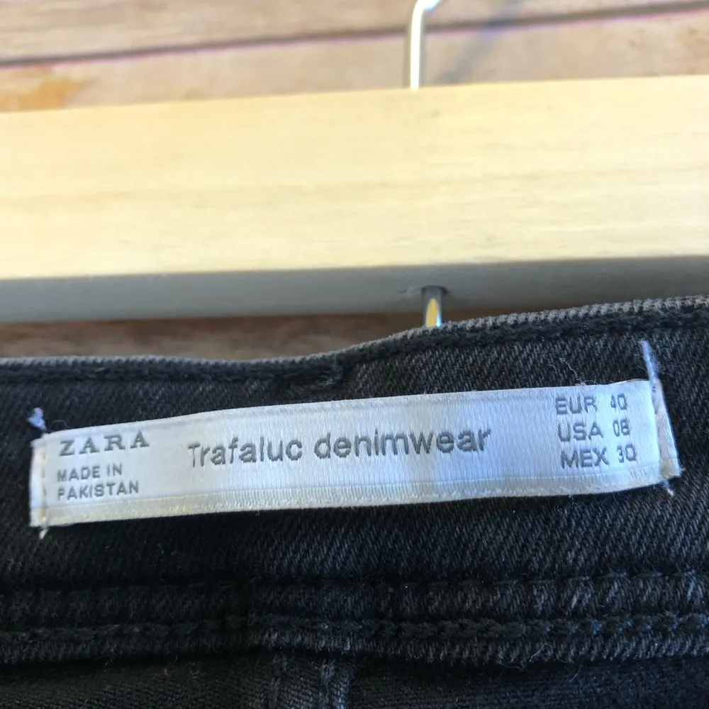 Zara Trafaluc Denimwear Black Distressed Skinny Jeans Size 8 - Image 3