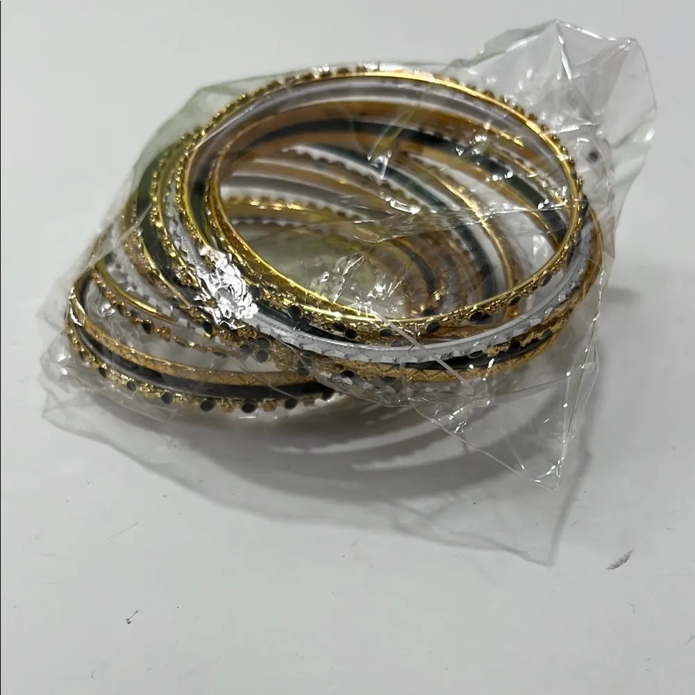 Elegant Gold and Black Bangle Set - Image 7