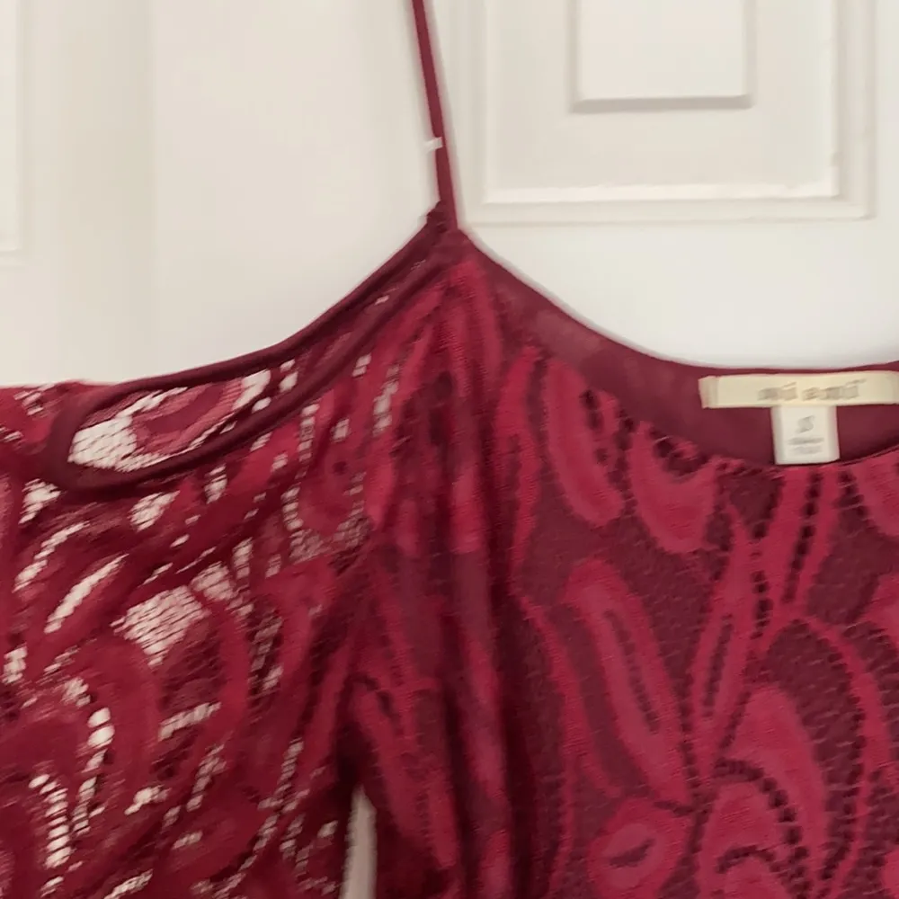 Beautiful cold shoulder Miami lace dress - Image 3