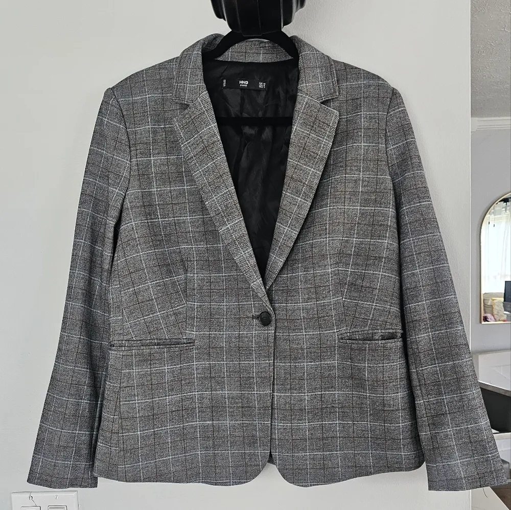 Mango Gray Blazer with Notched Lapels and Plaid Pattern - Image 2