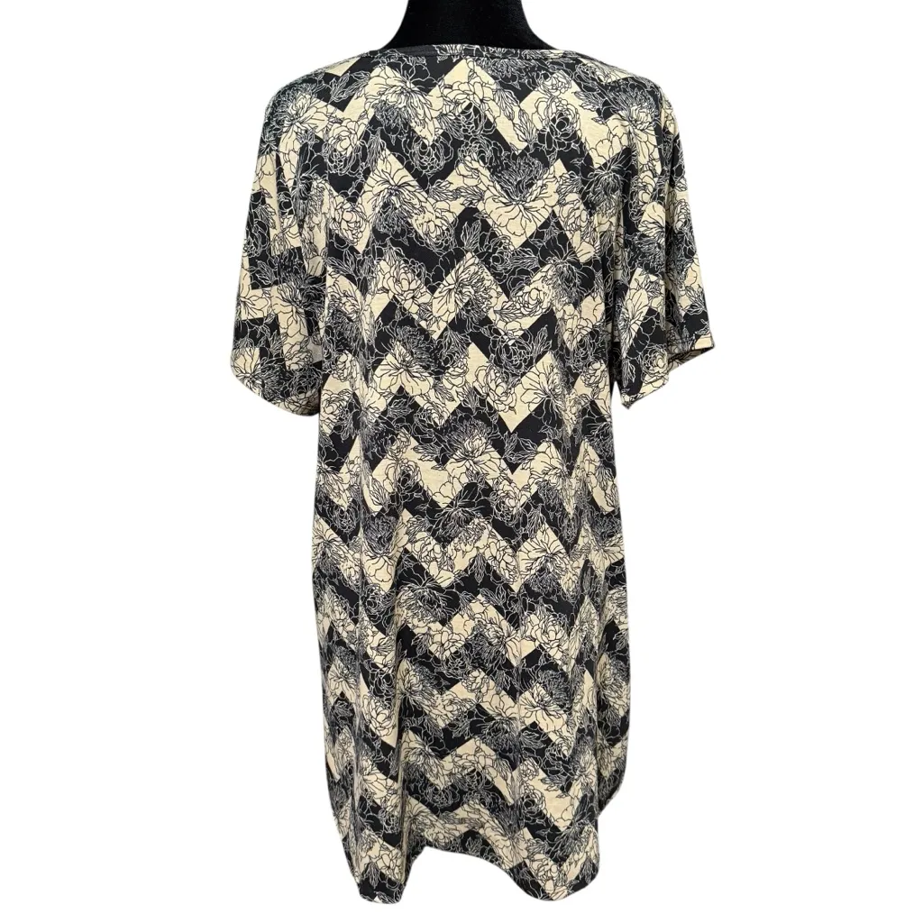 LuLaRoe Floral Chevron Print Tunic Top Black Beige Stretch Knit Shirt 3XL - Image 3