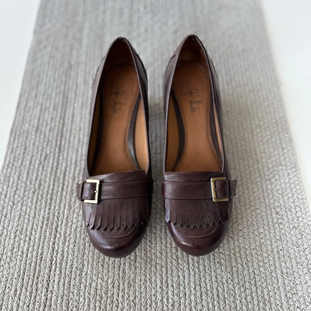 Life Stride Reese Oxblood Brown Heeled Loafers w Fringe Gold Buckles Size 9.5 - Image 9