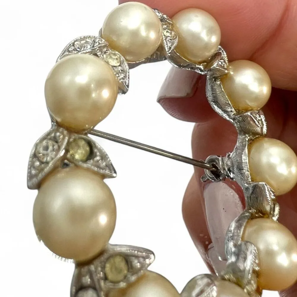 Pearl and rhinestones wreath Brooch Designer Signed Marvella Vintage 50's - Image 4